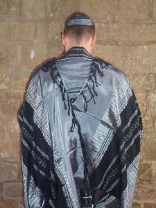 https://shalomhouse.com/wp-content/uploads/2017/09/Silk-Grey-with-Black-design.jpg